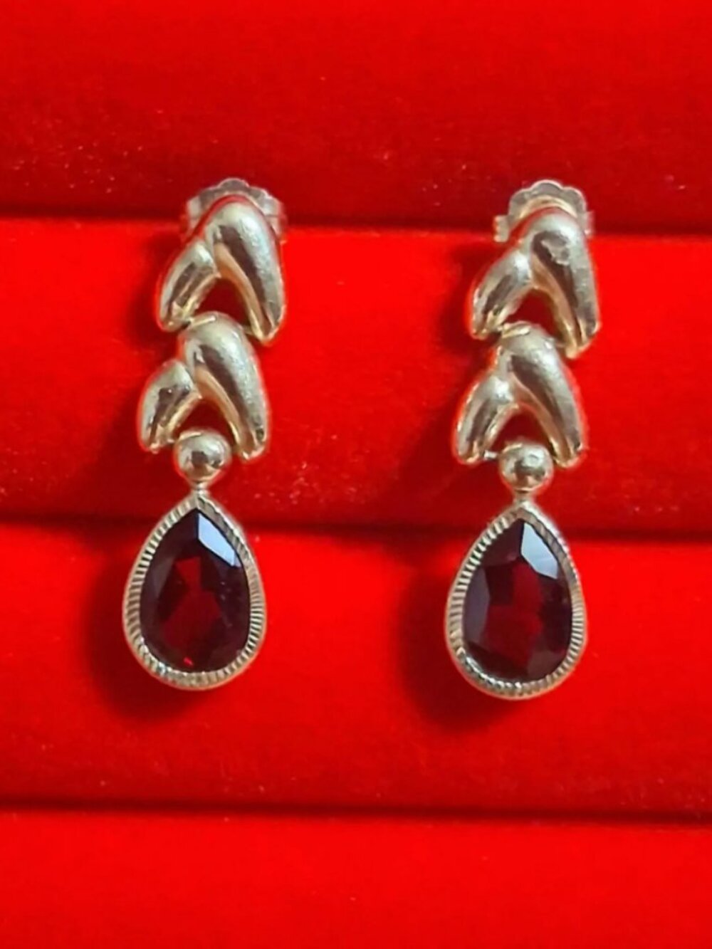 14k Gold Pear Shaped Garnet Earrings 1 Inch Drop 8mm Wide